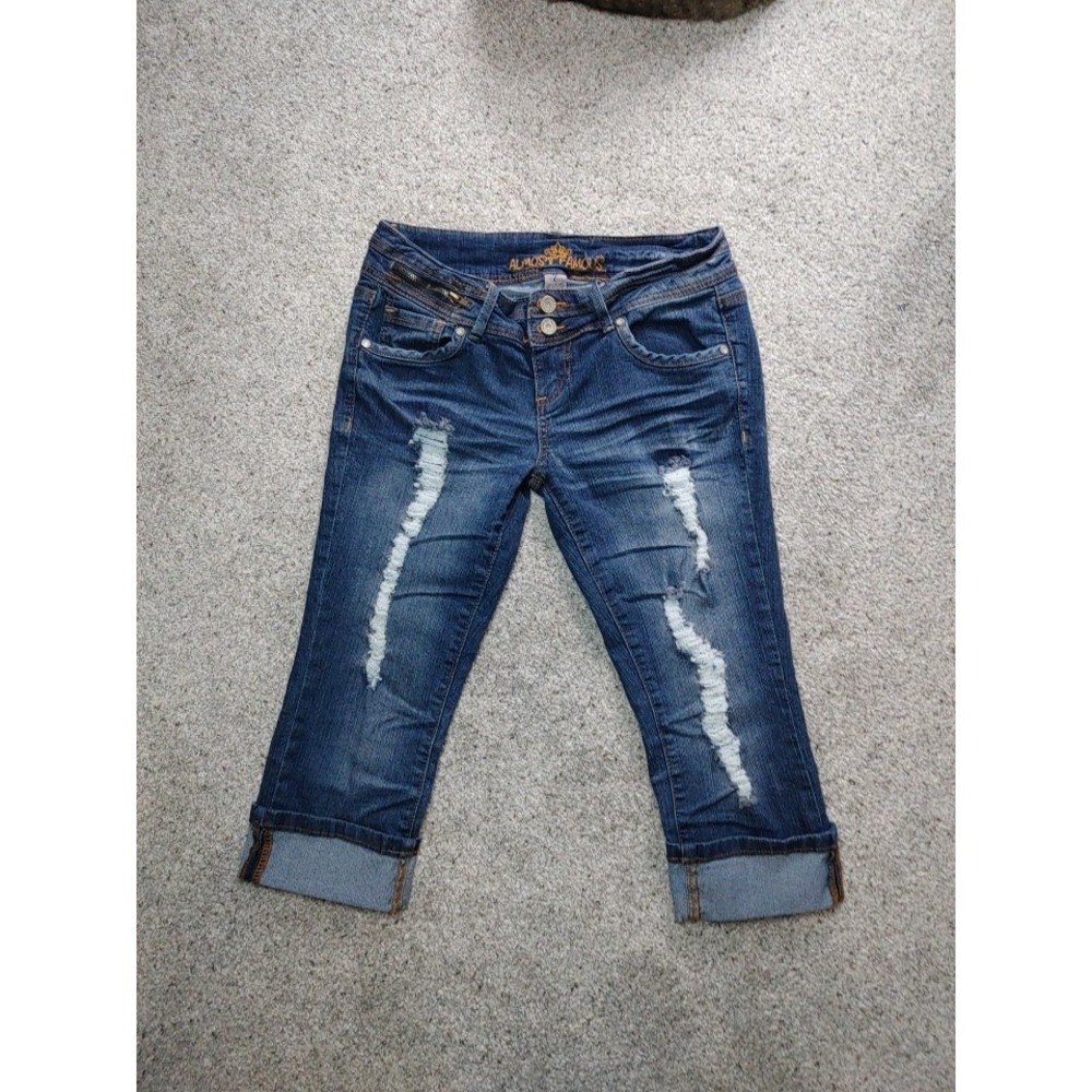 Almost Famous Capri Crop Jeans Distracted Ripped Distressed Thrashed Cuff Size 7